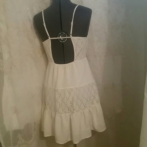 SOLD IN A BUNDLE $18 SUPER CUTE CUTE DRESS - Picture 3 of 3