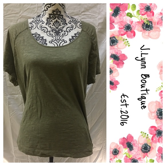 Eddie Bauer Tops - 🌸Green with gold threading throughout tee 🌸