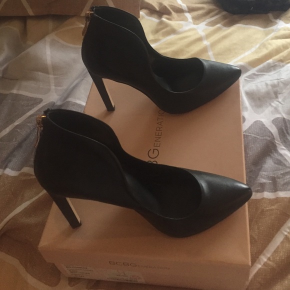 BCBGeneration Black Pointed Heels *NEW*