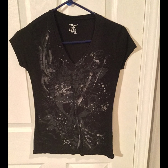 Black tee