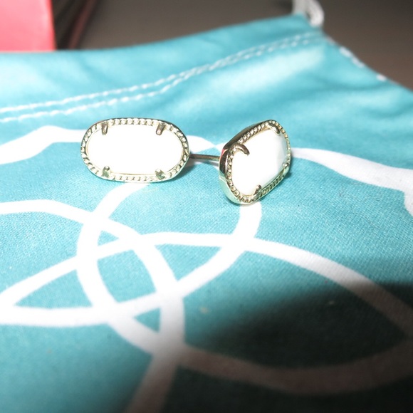 Kendra Scott Earrings - Picture 1 of 2