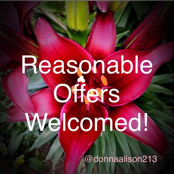 🆕 LAST ONE! Viktor & Rolf Flowerbomb Mini Perfume - Picture 2 of 2