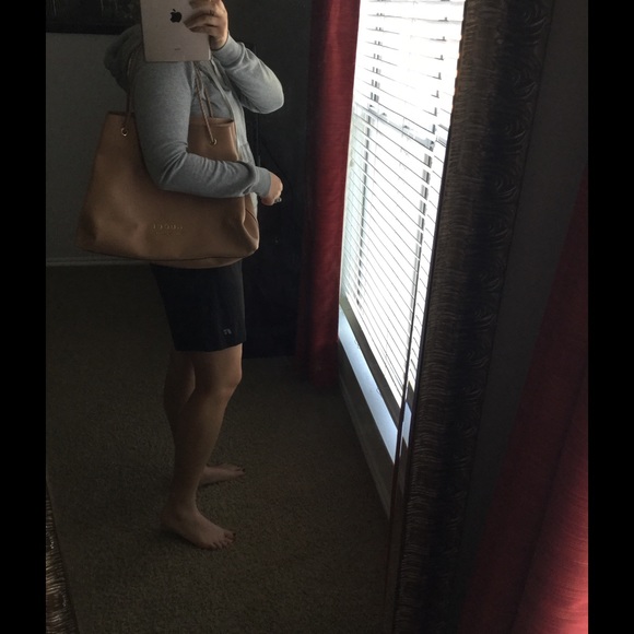 SOLD 😍😍GUCCI BAG - Picture 4 of 4