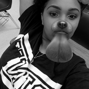 Meet your Posher, Raelin