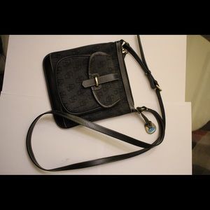 Authentic Dooney & Bourke crossover small bag!