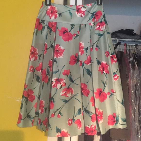 Express High-Waisted Pleated Skirt