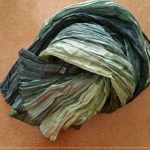 Green 100% Crinkled Silk Scarf