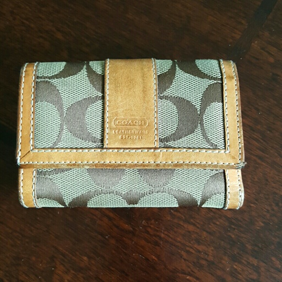 Coach Signature Wallet - Picture 1 of 4
