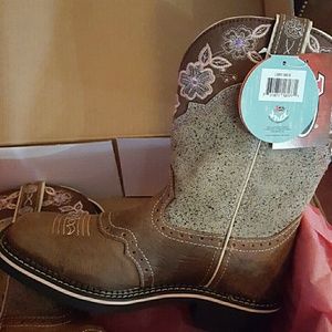 Womens justin boots.