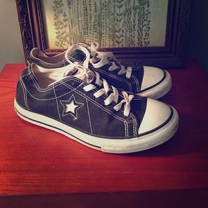 Black converse one stars (size 8)