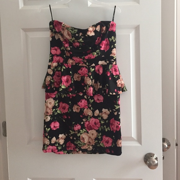 Floral mini dress with ruffle