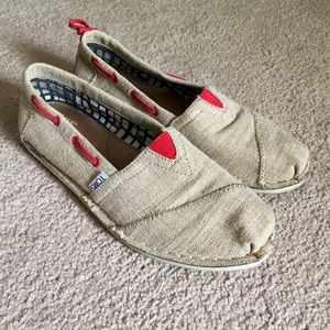 Women's TOMS • size 8