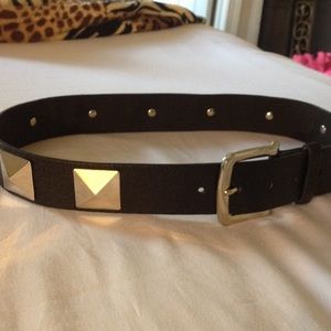 Giant pyramid stud black belt