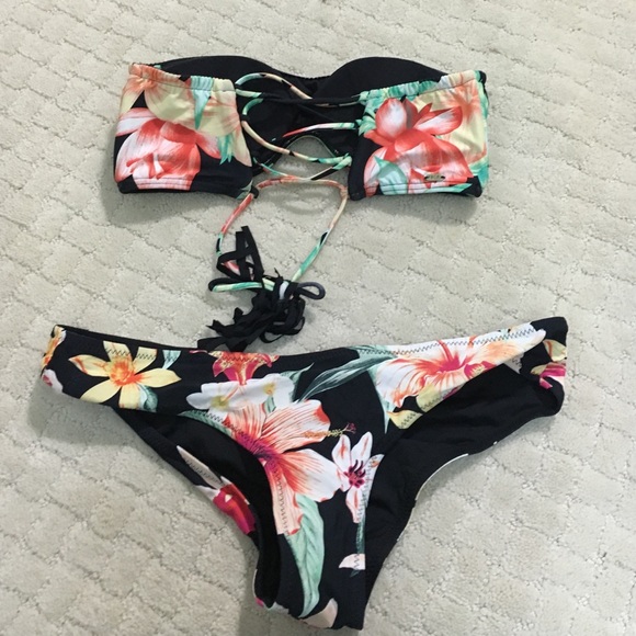 ❌SOLD Ripcurl bathing suit SOLD❌ - Picture 2 of 4