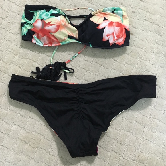 ❌SOLD Ripcurl bathing suit SOLD❌ - Picture 3 of 4