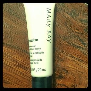Matte-wear foundation