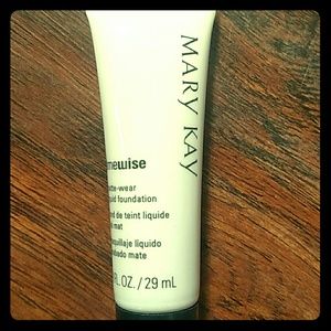 Matte-wear foundation