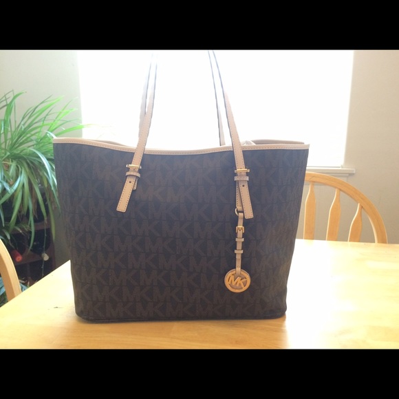⚡️NWT MK Signature Jet Set Tote