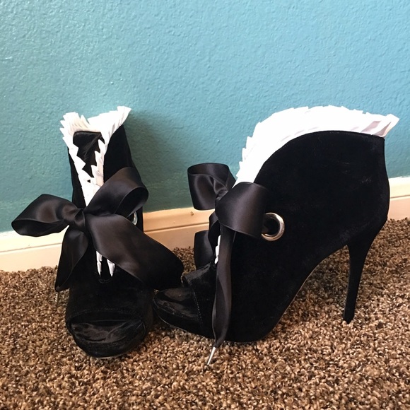 Alexander McQueen booties