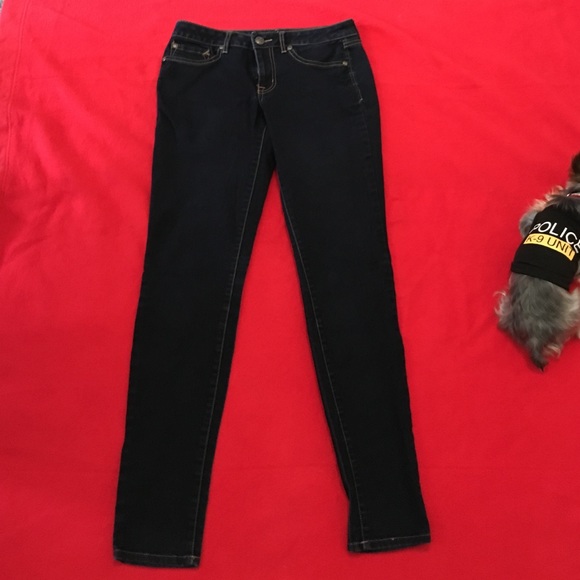 Dark jeggings that stretch