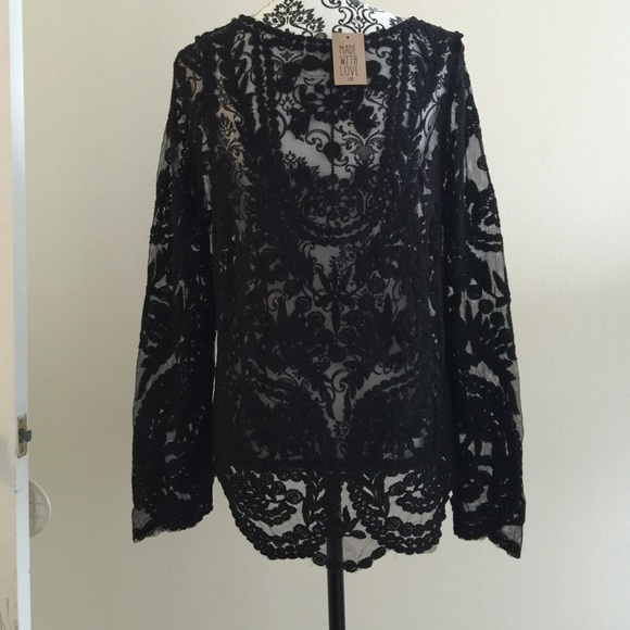 SOLD OUT 🎉🎉Host Pick 🎉Laced in Snow Blouse in Black -New - Picture 3 of 4