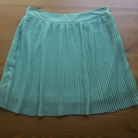 Forever21 seafoam pleated skirt