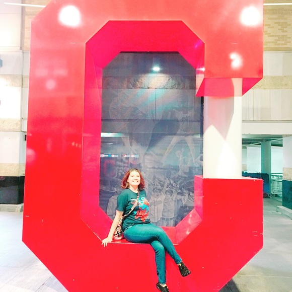 Meet your Posher, Lindsey - Picture 1 of 2