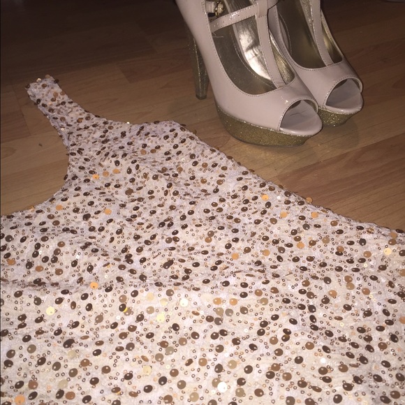 Sold on Ⓜ️✨Forever 21 Gold Sequin Dress✨ - Picture 2 of 4