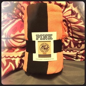 🎀BS PINK FESTIVAL BLANKET BNWOT 🛍