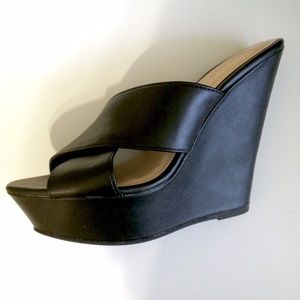 Bamboo•Black Wedges