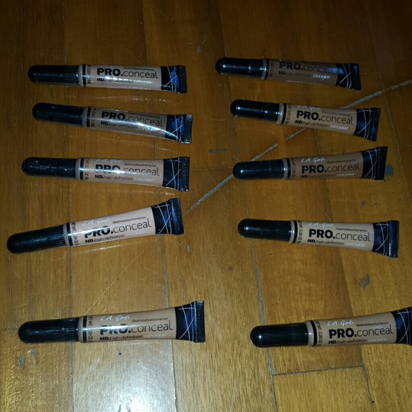 10 unopened la girl concealers(or contour)