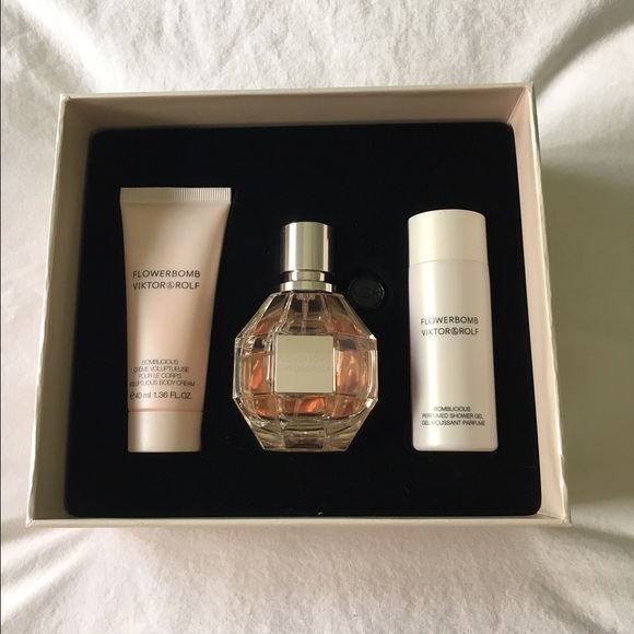 Flowerbomb Perfume Gift Set