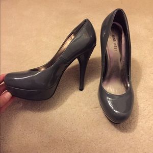 Nine West gray platform heel