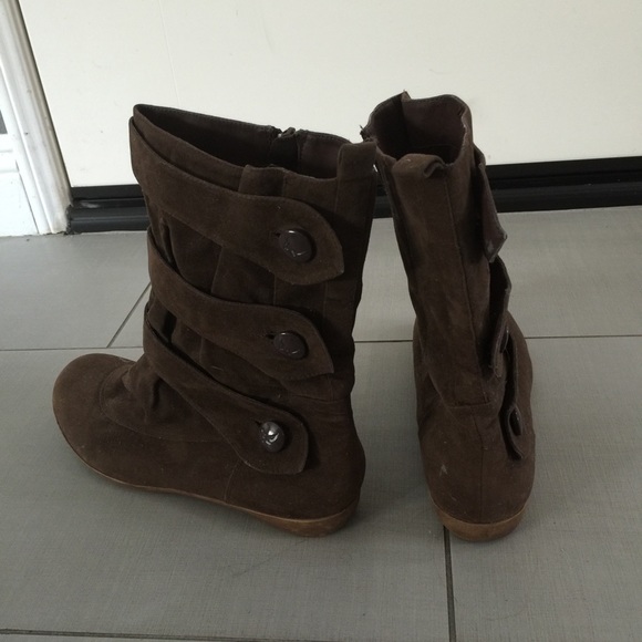 Boots - Picture 3 of 3