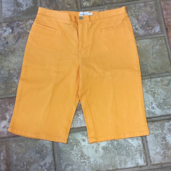 Knee knocker shorts