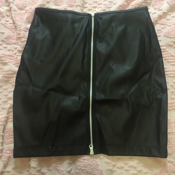 !!!! SOLD !!!! RITA ORA ADIDAS ORIGINAL MINI SKIRT - Picture 2 of 4