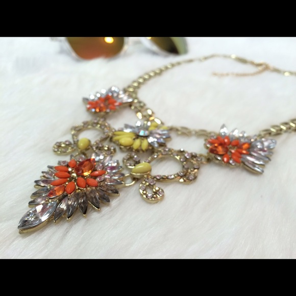 ☀️ Posh Statement Necklace☀️ - Picture 2 of 2