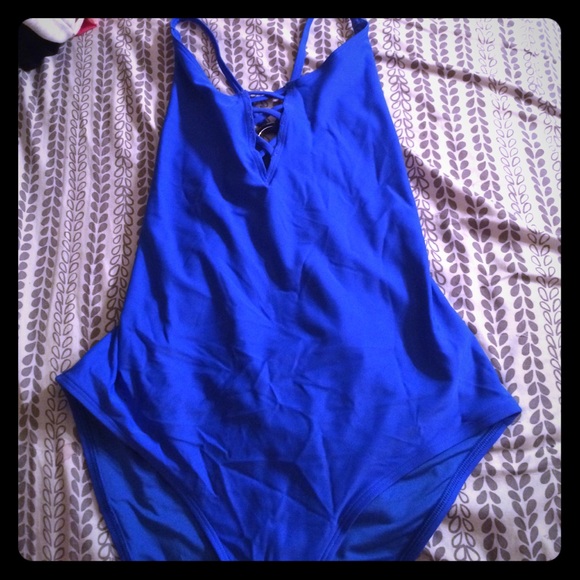 AERIE BRAIDED ONE PIECE SIZE LARGE