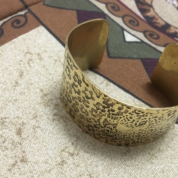 A bracelet - Picture 2 of 2