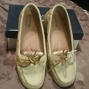 SPERRY !!  boat shoes!! LIKE NEW