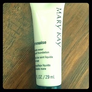 Matte-wear foundation
