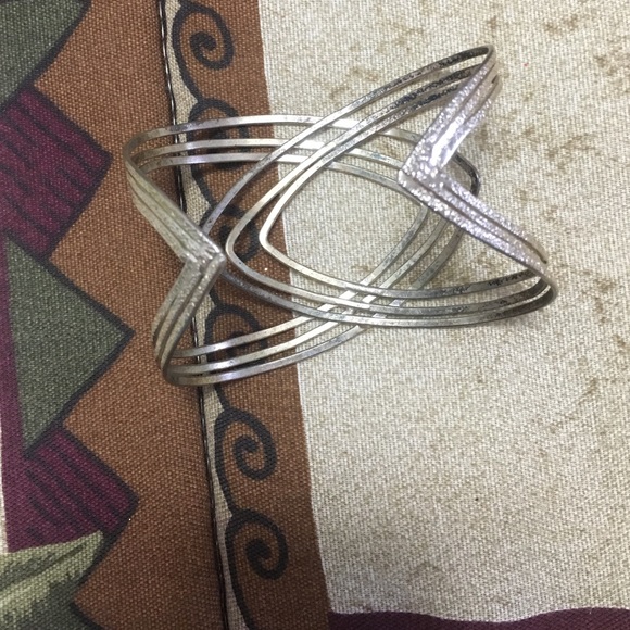 A bracelet - Picture 3 of 3