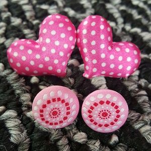 2 pair of pink earrings 2 pair of pink earrings