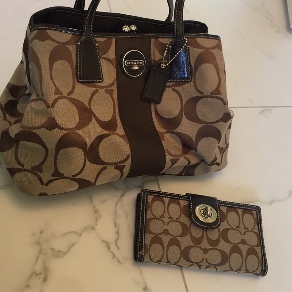 Coach signature khaki handbag and wallet - Picture 1 of 4