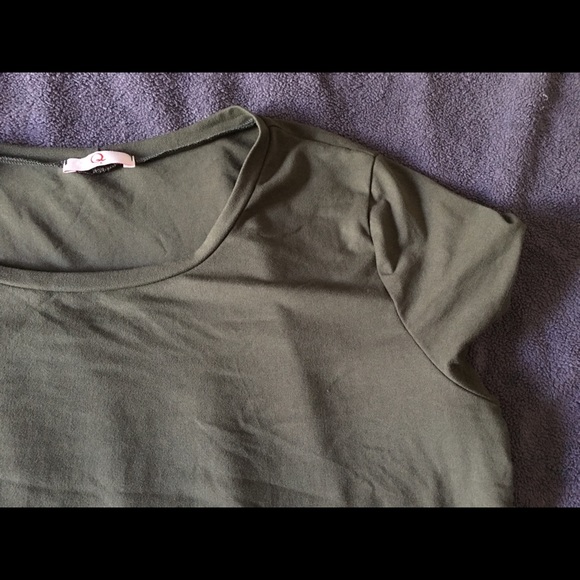 Green top - Picture 2 of 2