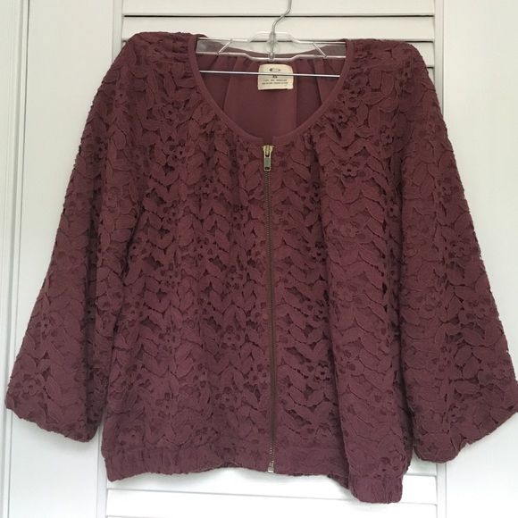 URBAN OUTFITTERS zip up blouse