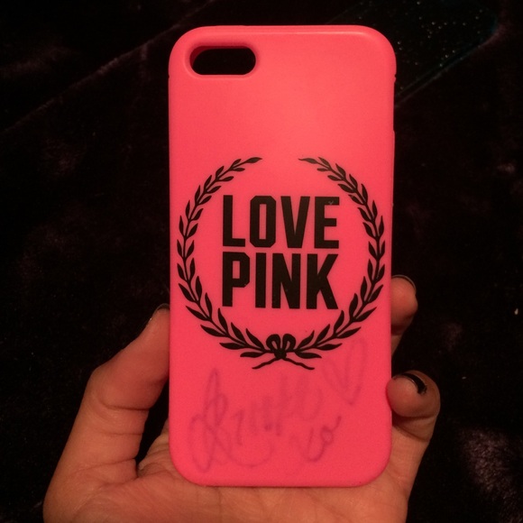 Pink silicone iPhone 5s- SIGNED BY BROOKE HYLAND! - Picture 1 of 2
