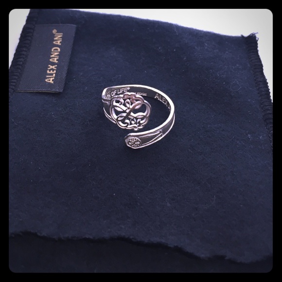Star of Venus Expandable Wire Ring