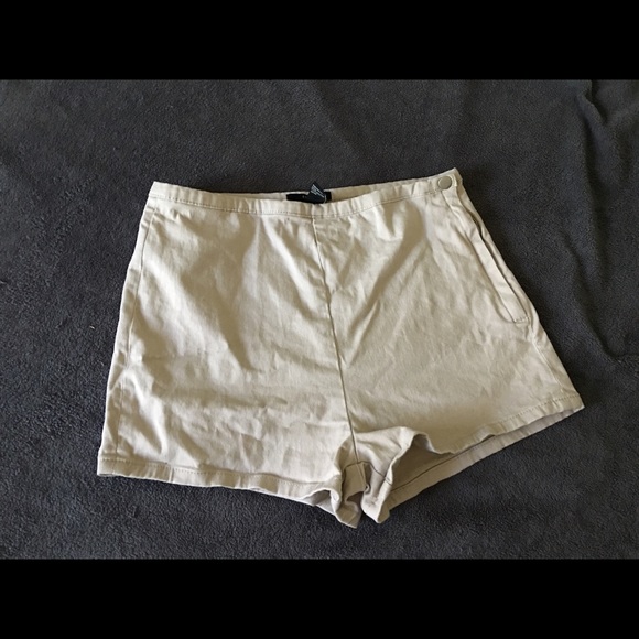 Beige shorts🌙