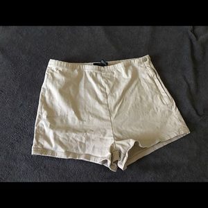 Beige shorts🌙